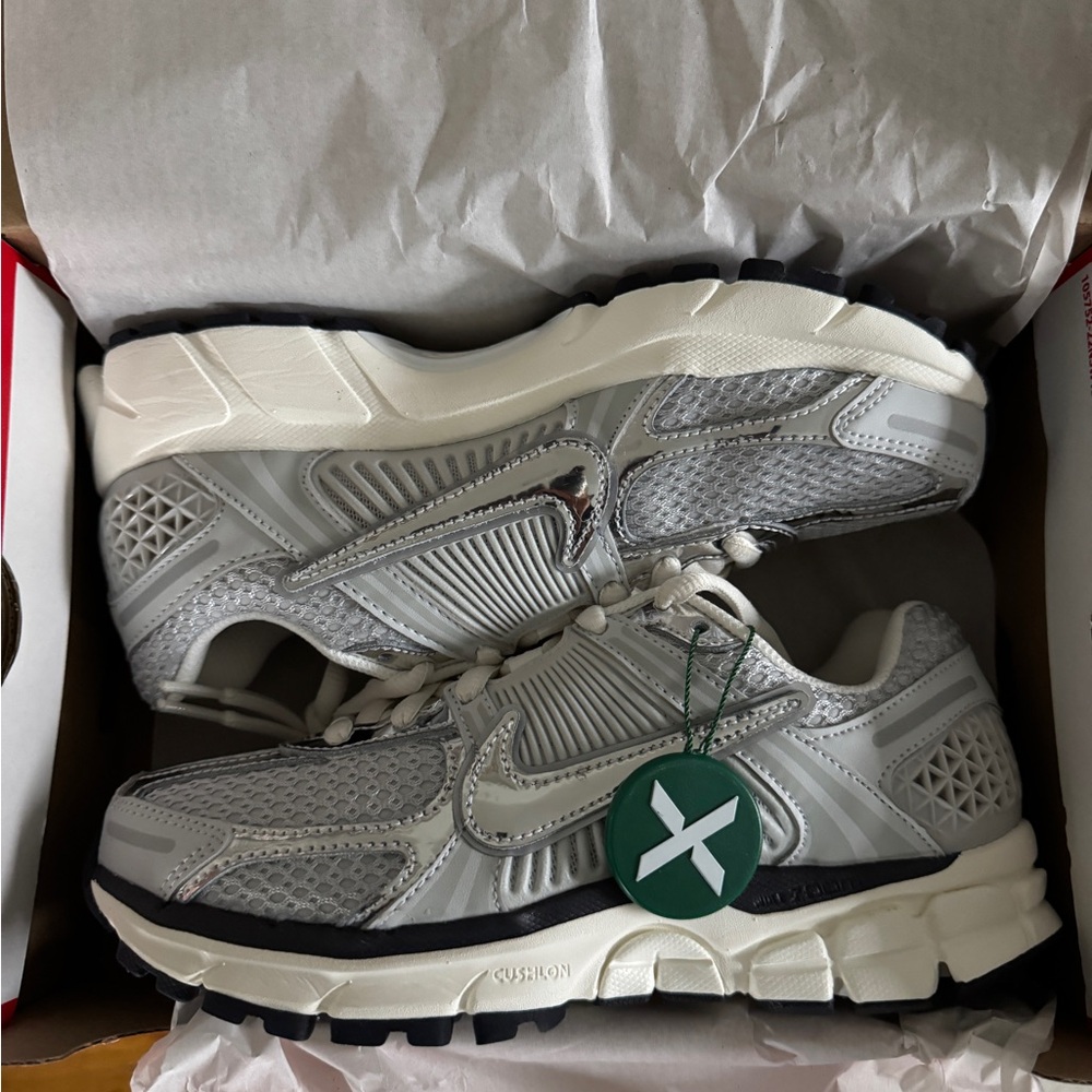 Nike Gray Running Shoes with Breathable Mesh Upper and Thick Cushioning Midsole